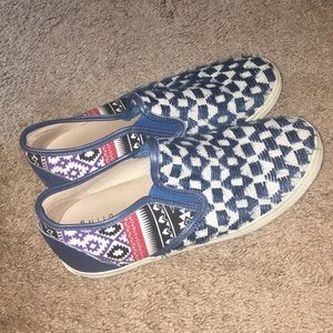 Women's woven top sneakers